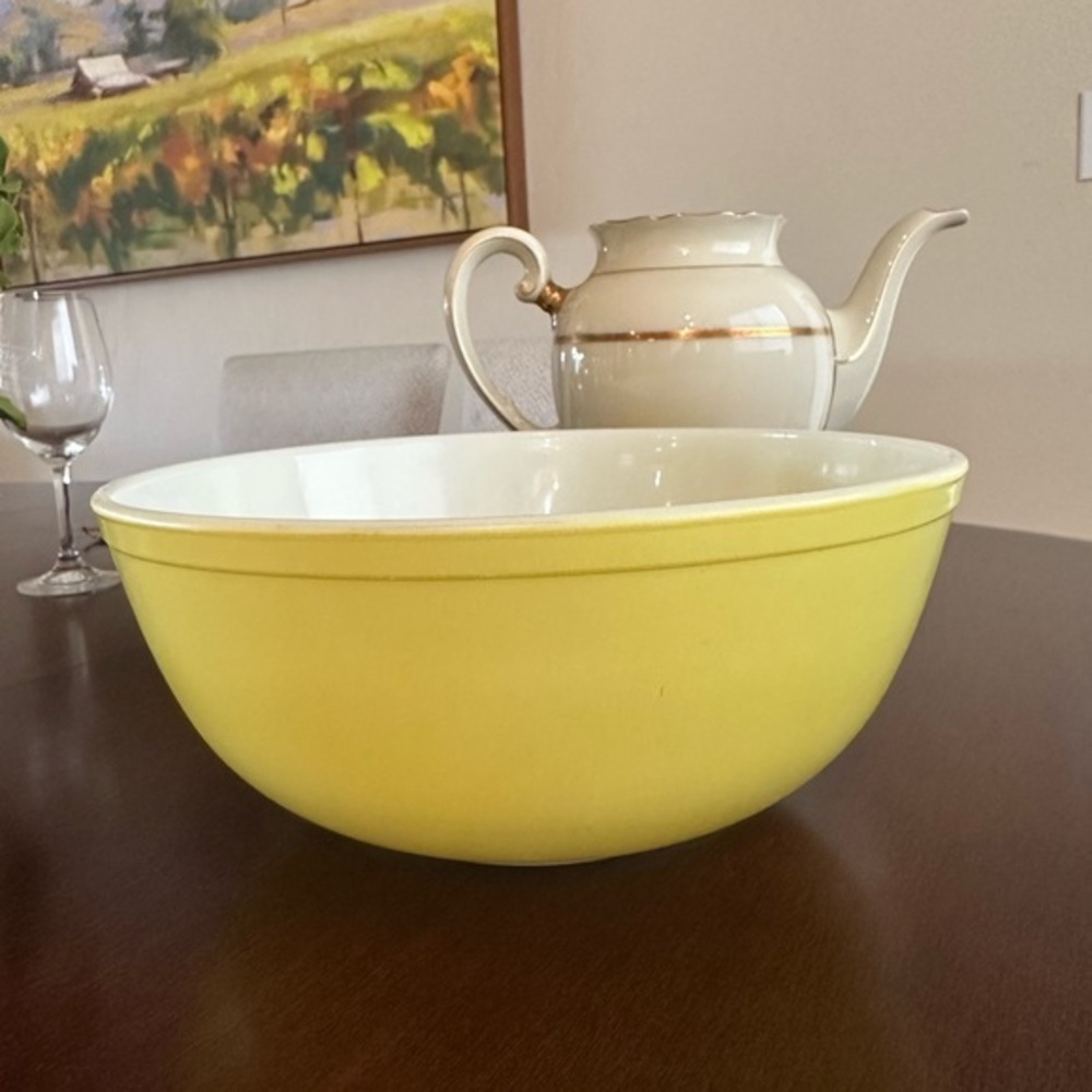 Vintage Yellow PYREX Ovenware 404 Mixing Bowl